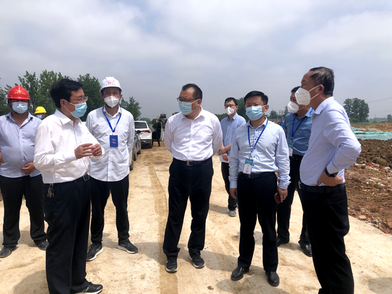 六安市委常委、常務副市長劉洪潔赴G237項目督導疫情防控及復工復產(chǎn)